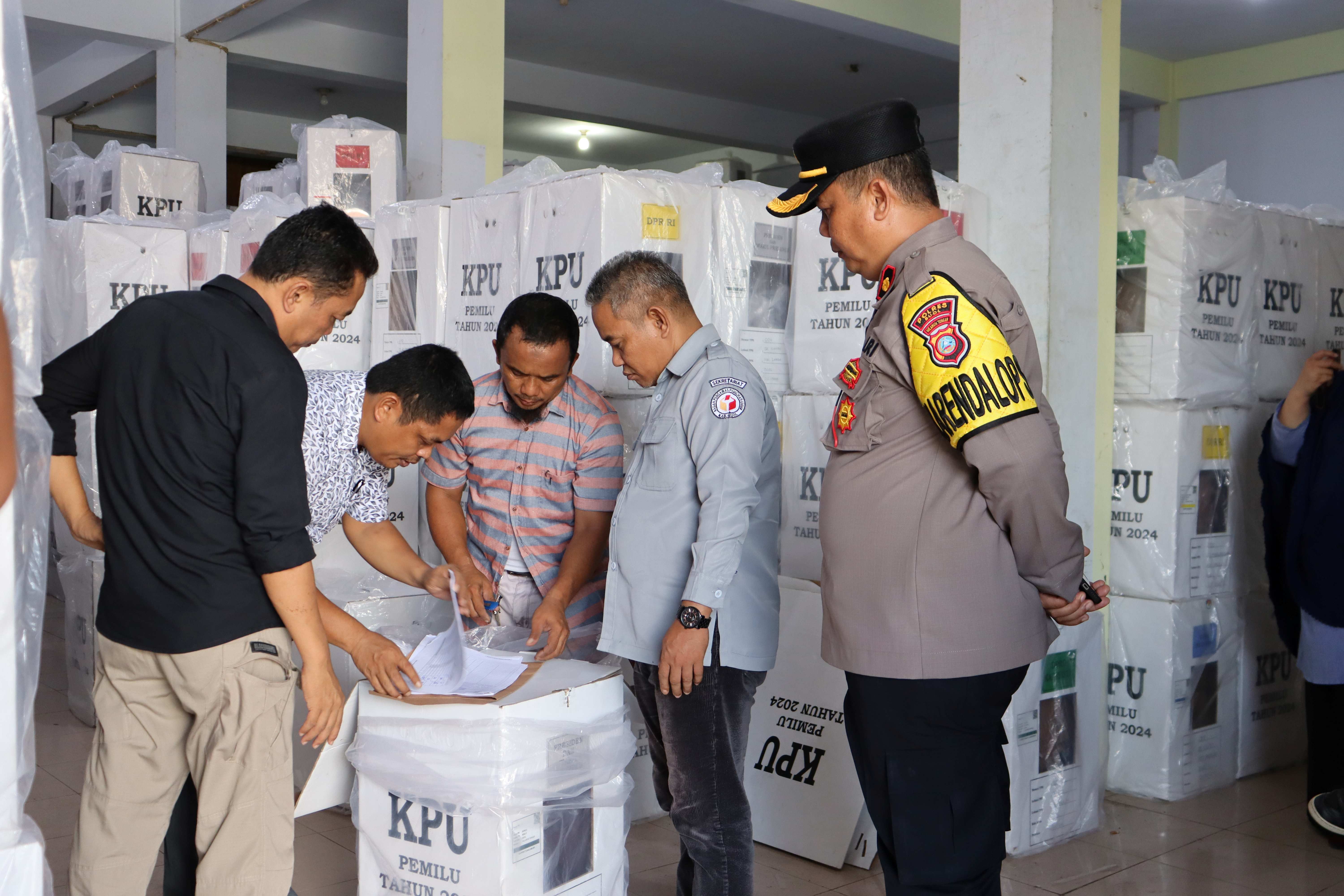 Pembukaan Kotak Suara_Gugatan Hasil Pemilu 2024